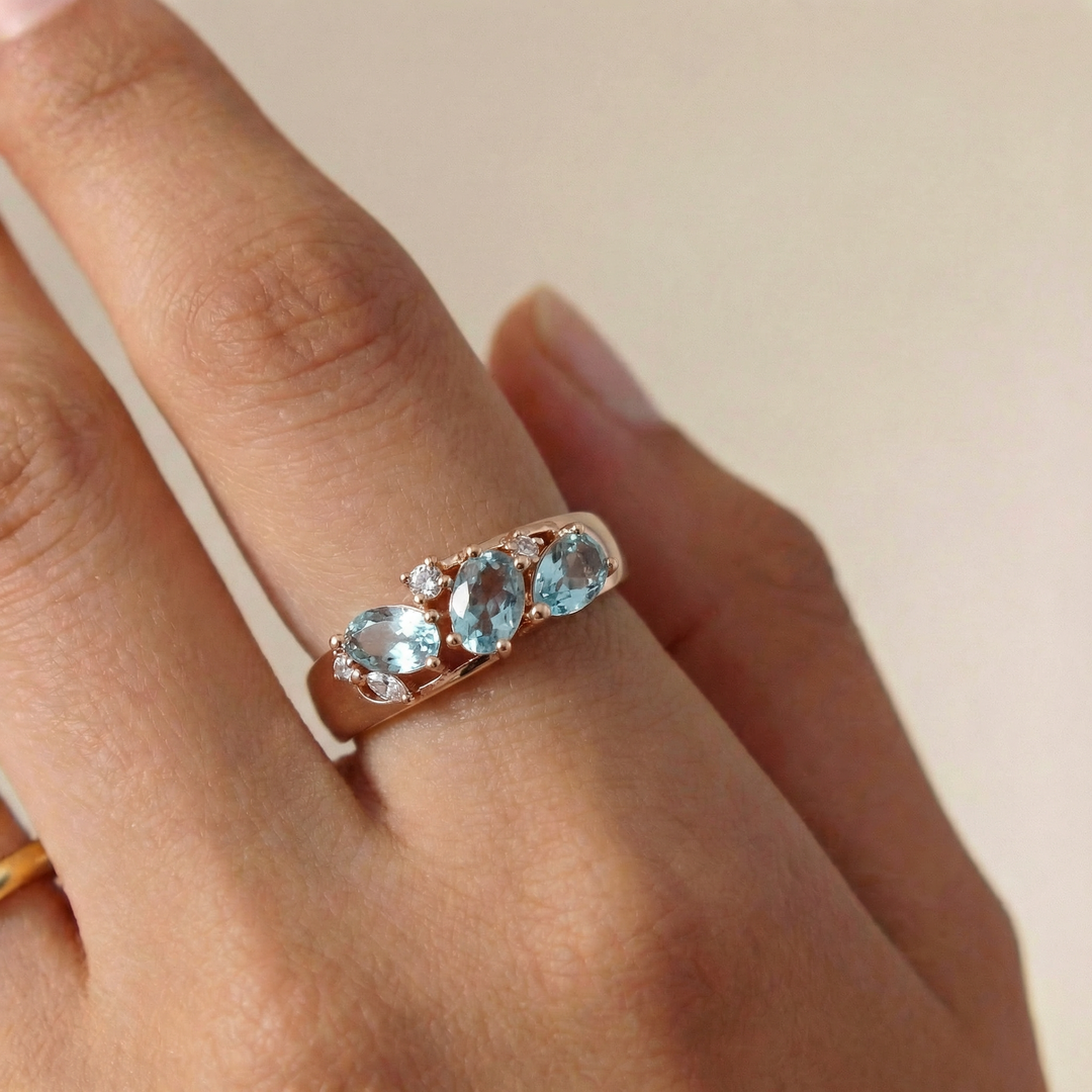 Elegantni plavi vintage prsten sa cirkonima u zlatu